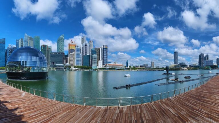 Singapore Skyline 🇸🇬✨ | A City of Contrasts – Futuristic, Iconic & Unexpected!